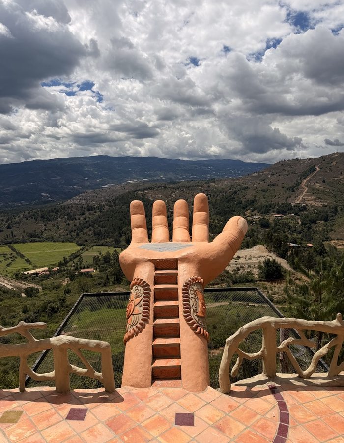 La Mano del Artesano, escultura panorámica en Ráquira