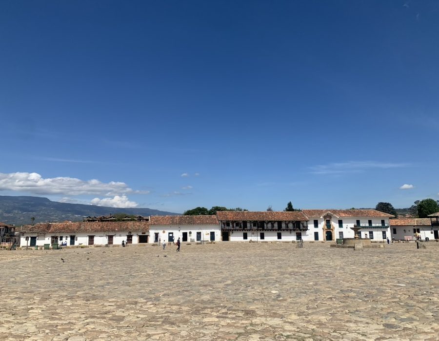 Plaza Mayor de Villa de Leyva, la más grande de Colombia